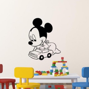 Mickey pared calcomanía vinilo pegatina bebé jugando coche pared arte regalo vivero decoración niños habitación cartel signo autoadhesivo niños plantilla 2872