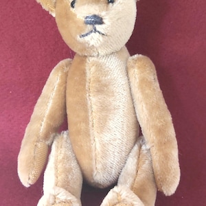 Ursinho de mohair com olhos de vidro
