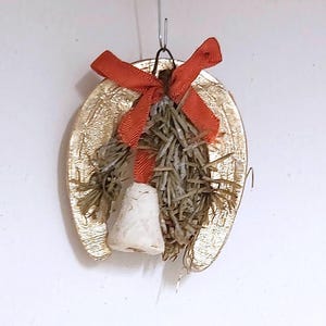 Adorno navideño vintage de herradura de estaño dorado de cartón, coleccionable, decoración de buena suerte