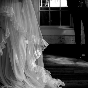 RUFFLE ME SOFTLY | Scallop Lace Edge Ruffle Veil