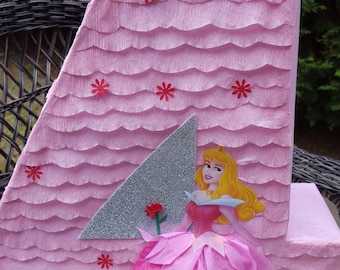 Niestandardowa pinata z numerem księżniczki