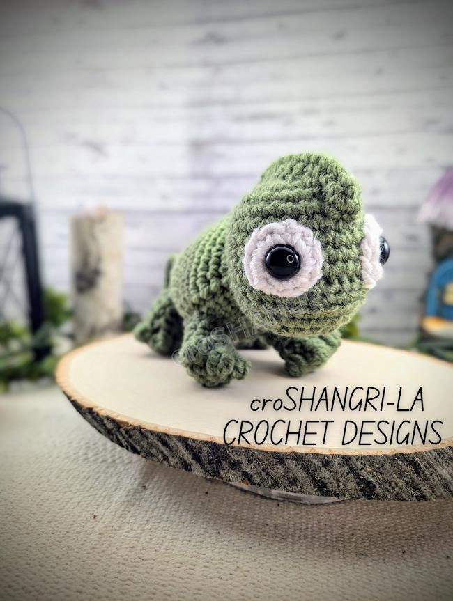 Crochet Chameleon Amigurumi Pattern: stuffed plush toy