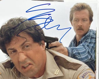 シルベスター・スタローン 直筆サイン入り写真 - ロッキー3 - 11x14