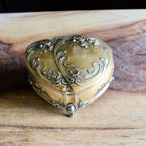 Vintage Art Nouveau Heart Box, Bougie Dresser Decor, Embossed Gold Metal Double Heart Trinket Box with Red Velvet Lining, Elegant Grannycore