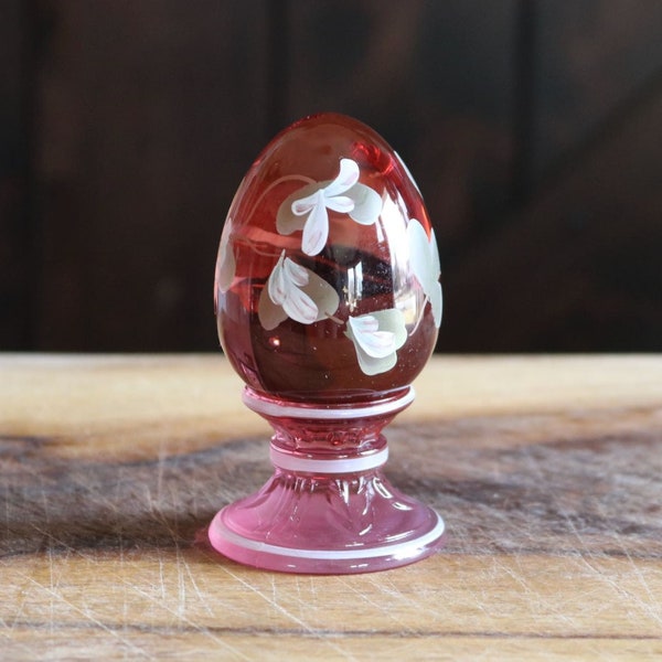 Vintage UNMARKED Purple Fenton Glass Egg, Bougie Spring Decor, Elegant Hand Painted Floral Egg on Pedestal, Easter Decor, Gift for Hostess