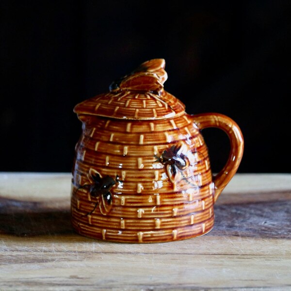 Vintage Honey Pot, Retro Kitchenalia, Bees on Bee Hive Ceramic Honey Jar with Lid, Gift for Hostess, Grannycore Kitchenware, Cute & Kitschy