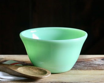1940s McKee Glass Jadeite Kitchenware Mixing Bowl With Spout