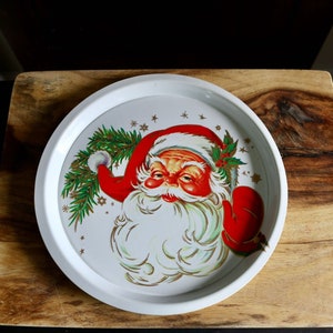 Round Plastic Santa Platter, Vintage Christmas Decor, Kitschy Waving Santa Tray with Gold Trim, Retro Holiday Tableware, Gift for Collector