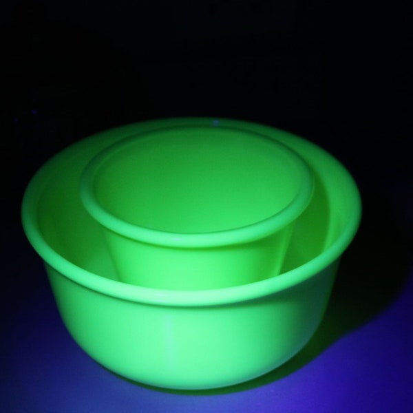 Vintage Uranium Glass Mixing Bowls, Retro Kitchenalia, Custard Glass Nesting Bowls, 1940s Grannycore Kitchen Glassware, Gift for Collector