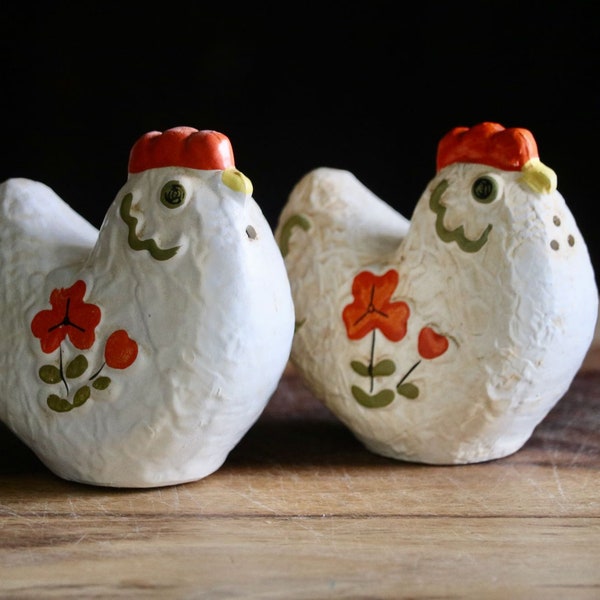 Vintage Chalkware Chicken Salt and Pepper Shakers, Retro Kitchenalia, Chunky Folk Art Hens with embossed Flower Designs, Grannycore Kitsch