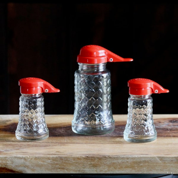 Vintage Kitschy Syrup Dispenser with matching Salt and Pepper Shakers, Cute Retro Kitchenalia, Daniell's Restaurantware, Plastic Lid CRACK!