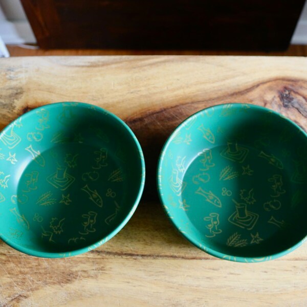 Vintage Metal Cereal Bowls, Retro Kitchenalia, Two Green Snack Bowls with Cute Gold Accents, Camping Dishes, Hostess Gift, Grannycore Kitsch