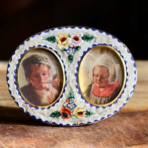 Vintage Miniature Micromosaic Double Picture Frame, Small Space Decor, Mini Inlaid Rose Mosaic Photo Frame with Easel Back & 2 oval openings