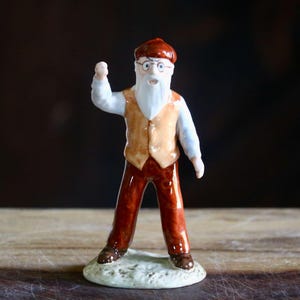 Vintage Mr McGregor Figurine, Cute Beatrix Potter Gardening Man waving his fist at Peter Rabbit! Gift for Collector, Royal Albert Porcelain