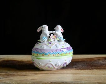 From England Tin Metal Easter Egg Box Peter Rabbit With Carrot on