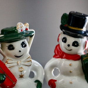 Snowman Salt and Pepper Shakers, Vintage Christmas Decor, Mr and Mrs Snowman with Hats and Presents! Gift for Hostess, Holiday Shoppers