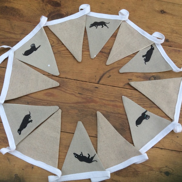 Bunting. Black Labrador Bunting. Sophie Allport Fabric. Dogs.  Dog Bunting .Alternate beige flags. 12 Flags.