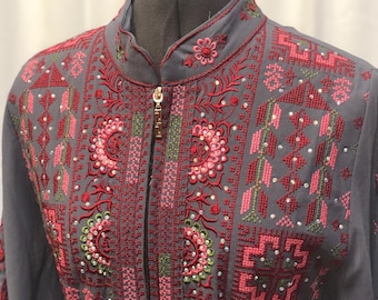 Vestido palestino de henna thobe beige con tatreez rojo