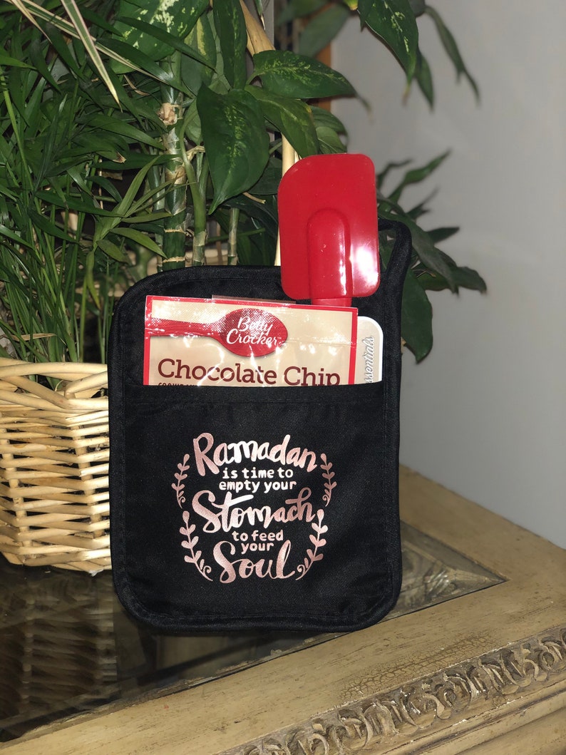 Customized Ramadan pot holder oven mitt gift set image 6