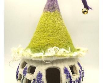 Gnome house, light-up house with lavender decor, made of fine merino wool, felted and embroidered, 20 x 35 cm