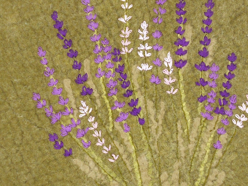 Sitzauflage, Lavendel, gefilzt, feine Merinowolle, 40 cm Durchmesser Bild 3