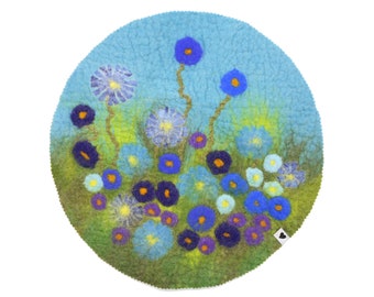 Sitzauflage, blaue Blumen, gefilzt, feine Merinowolle, 36 cm Durchmesser