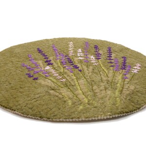 Sitzauflage, Lavendel, gefilzt, feine Merinowolle, 40 cm Durchmesser Bild 2
