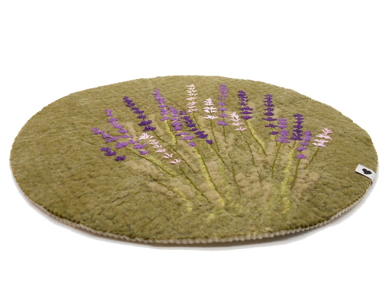 Sitzauflage, Lavendel, gefilzt, feine Merinowolle, 40 cm Durchmesser Bild 2