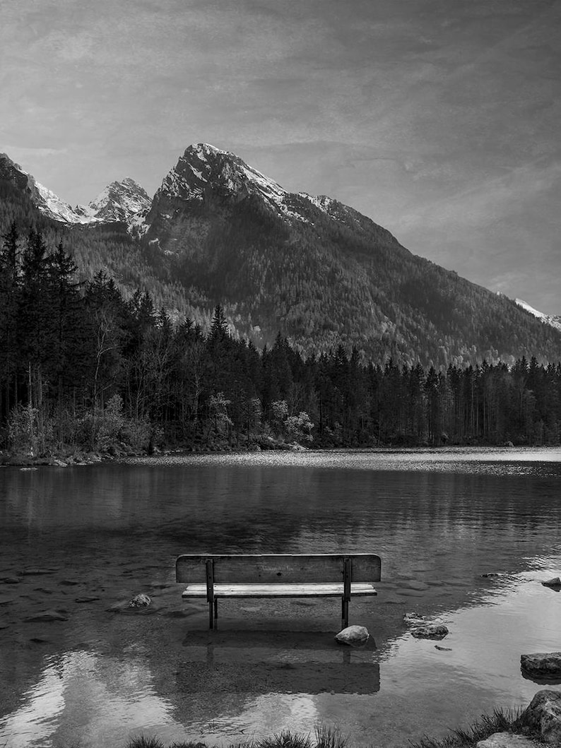 Hintersee Alpen, Bank Foto, Landschaft Fotografie, schwarz weiß Fotografie, Print Download, Berge Foto, See Foto, Alpen Foto Bild 1