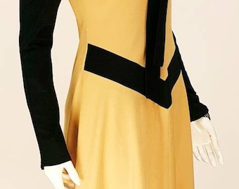 Vestido vintage de rayas chevron de los años 70, amarillo mostaza y negro, con lazo en el cuello