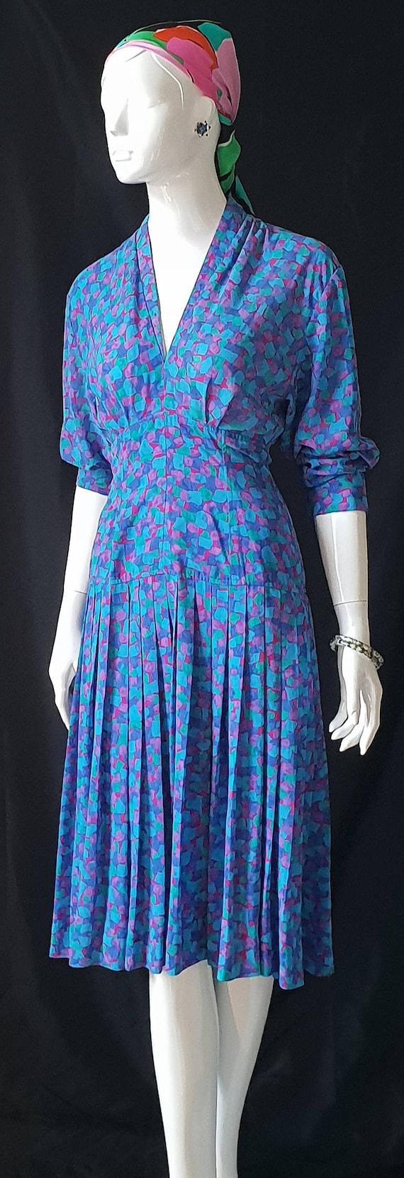 Vtg 70s does 40s PRUE ACTON Vivid Violet, Blue, G… - image 2