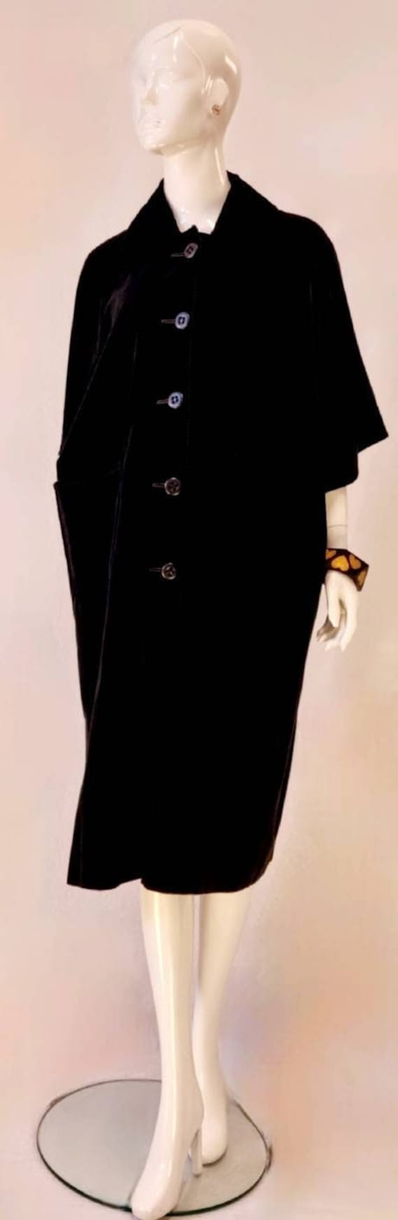 Vtg 60s Pierre Cardin Paris Mod Black Velvet Sack Coat w Kimono 3/4 Sleeves, Wide Collared Neckline,Expressed Pockets & Large Lucite Button