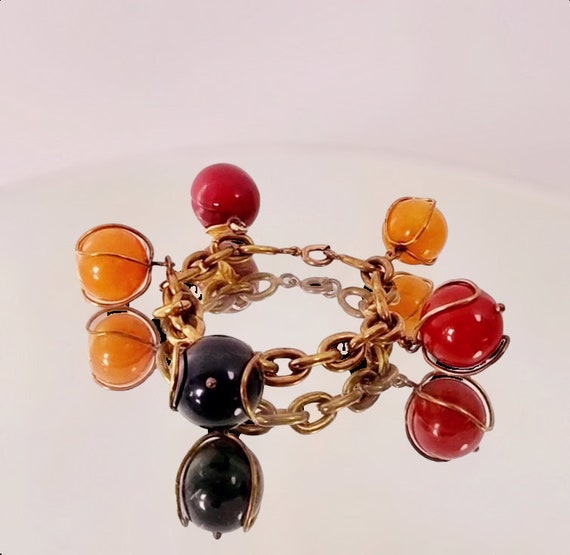 Vtg 40s Bakelite & Gilded Brass Charm Bracelet w … - image 6