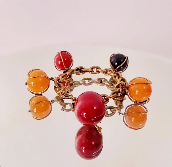 Vtg 40s Bakelite & Gilded Brass Charm Bracelet w … - image 3