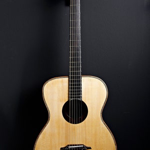 Acoustic Guitar OM Handmade by Liuteria M&M