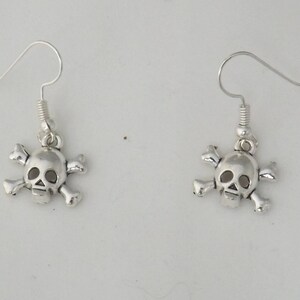 Skull and cross bones earrings, gothic pirate skull earrings gift, spooky Halloween earrings gift, sterling silver earrings