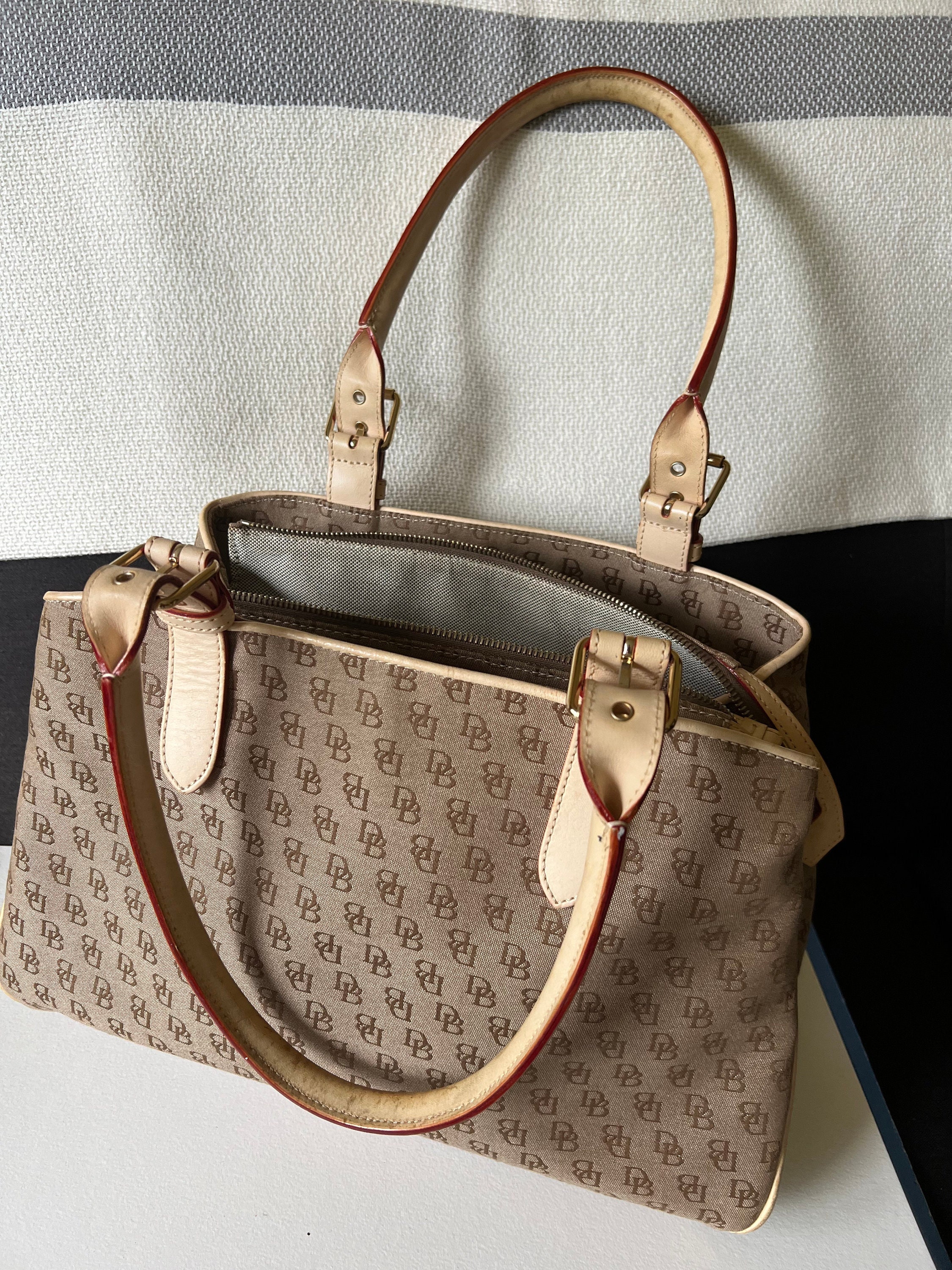 Dooney bourke signature handbags hotsell