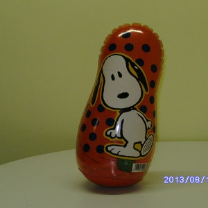 VINTAGE INFLATABLE TOY ; snoopy 1974 toy