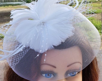 White Fascinator Derby Race Bridal Church Hat. Wedding Tea Party Mini Hat.Costume Feather  Hair Clip Head Accessory.Headpiece