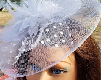 White Fascinator Derby Race Bridal Church Hat. Wedding Tea Party Mini Hat.Costume Feather Hair Clip Head Accessory.Hair Headpiece.