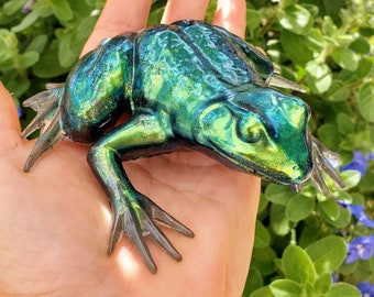 Pet Ashes Resin Frog Keepsake: Memorial Paperweight Urn