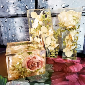 Set of 2 ( Large Letter and a cube) Resin Preserved Flowers Paperweight Keepsake. Your own flowers, Wedding Flowers, Bridal Bouquet.