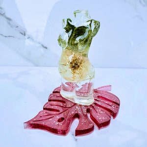 Kobieta w ciąży Dandelion Body Sculpture, Figurka kobiecego torsu, Żywiczna figurka botaniczna torsu, Ciężarek do papieru ciążowego, Gaia Mother Fertility
