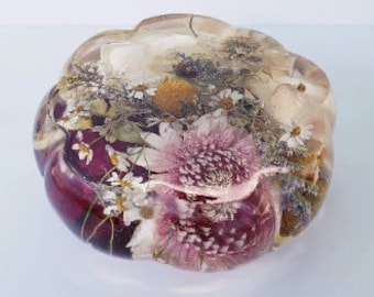 Preserved Wedding Flowers Bouquet in Large Flower Shaped Resin  Paperweight Keepsake.Preserving Bridal Bouquet.Resin Paperweight Keepsake,