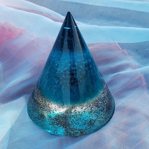 Dandelion Resin Pyramid Paperweight Keepsake. Ring Holder Trinket Real Dandelion Paperweights.Preserved real flowers.Dandelion Keepsake.