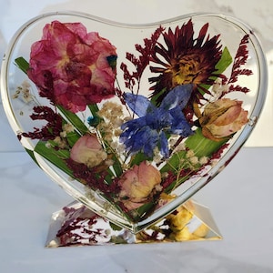 Custom Pet Memorial Urn: Resin Heart with Cremation Ashes & Flowers