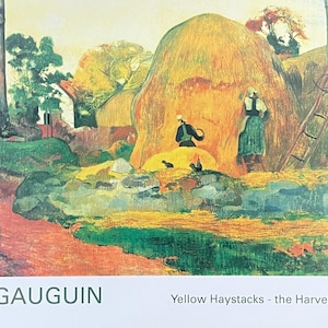Puede incluir: Una pintura de Paul Gauguin titulada "Yellow Haystacks - the Harvest". La pintura representa un campo con pajares, dos figuras trabajando en el campo y una escalera apoyada contra un pajar.
