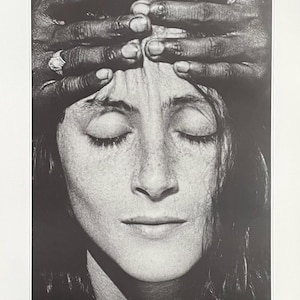Cartel de la exposición Diana y Marlo - Refugio - retrato - mujer - fotografía artística en blanco y negro - impresión artística
