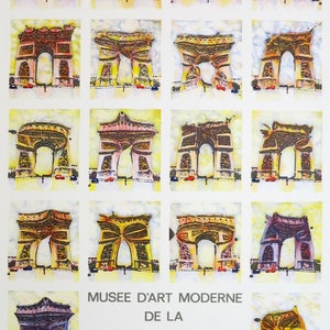 Pode incluir: Um cartaz para uma exposi&ccedil;&atilde;o de arte que apresenta 16 aquarelas do Arco do Triunfo em Paris do artista Pol Bury. A exposi&ccedil;&atilde;o acontece no Museu de Arte Moderna da Cidade de Paris de 16 de junho a 17 de outubro de 1982.