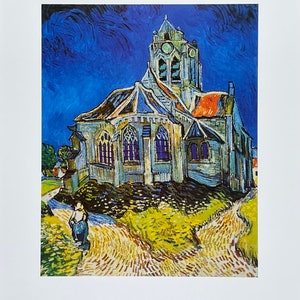 Pode incluir: Uma pintura de Vincent van Gogh, 1853-1890, que retrata uma igreja com uma alta torre contra um céu azul. A igreja é pintada em um estilo característico de van Gogh, com pinceladas em espiral e cores vibrantes. A pintura é ambientada em uma paisagem rural, com um caminho que leva à igreja.